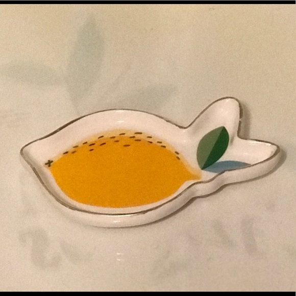 Lemon Towels, Lemon Pot Holders, Lemon Oven Mitt, Lemon Wash Cloths, S&P Shakers - Picture 13 of 15